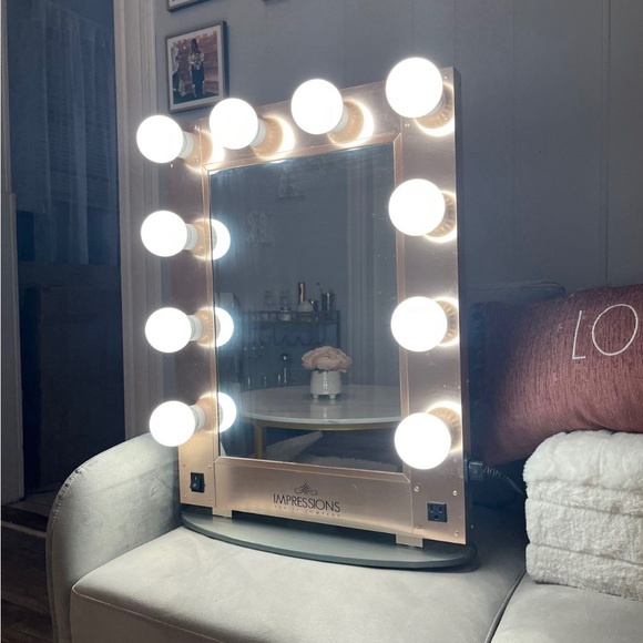 Impression vanity - Picture 2 of 4